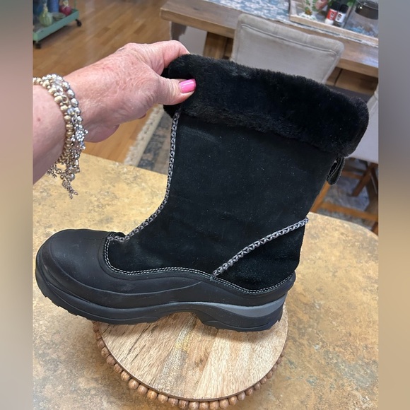 Women's Lands End  Black Suede Waterproof Winter Boots - Picture 4 of 10